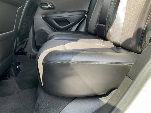 Used 2020 Chevrolet Trax LT w/ LT Convenience Package image 16