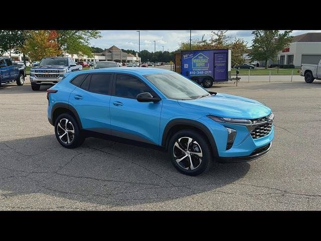 Used 2025 Chevrolet Trax RS w/ Driver Confidence Package FWD image 30