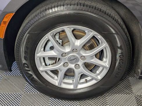 Used 2023 Chrysler Pacifica Touring-L image 8