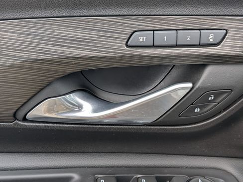 Used 2024 GMC Terrain SLT image 12