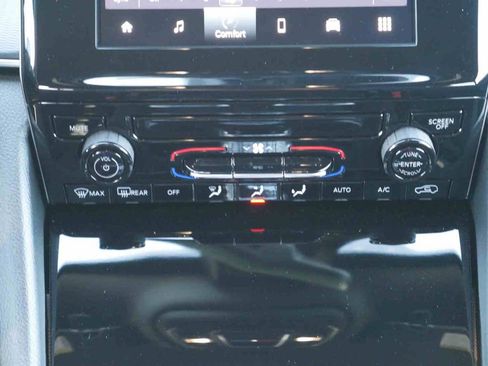 New 2025 Jeep Grand Cherokee Laredo X image 6