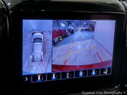 Used 2021 Chevrolet Traverse Premier AWD/4WD image 24