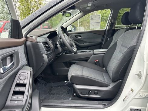 Used 2023 Nissan Rogue SV AWD/4WD image 19