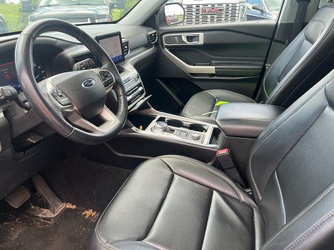 Used 2021 Ford Explorer XLT w/ Equipment Group 202A AWD/4WD image 8
