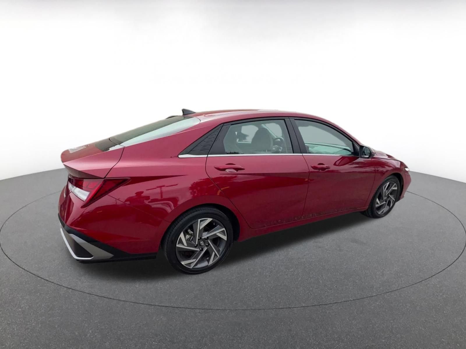 Used 2025 Hyundai Elantra Limited FWD image 14