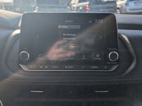 Used 2024 Nissan Rogue SV image 41