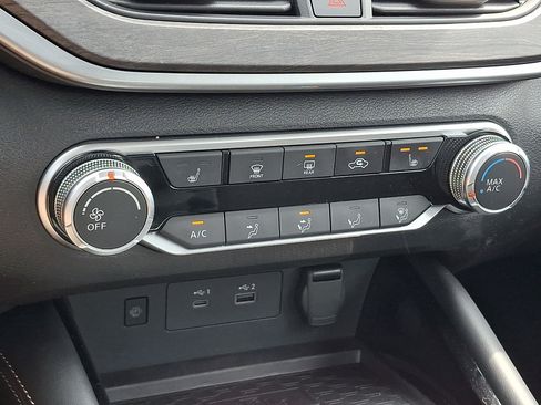 Certified 2024 Nissan Altima 2.5 SV w/ SV Premium Package FWD image 17