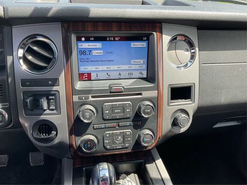 Used 2017 Ford Expedition Platinum RWD image 13