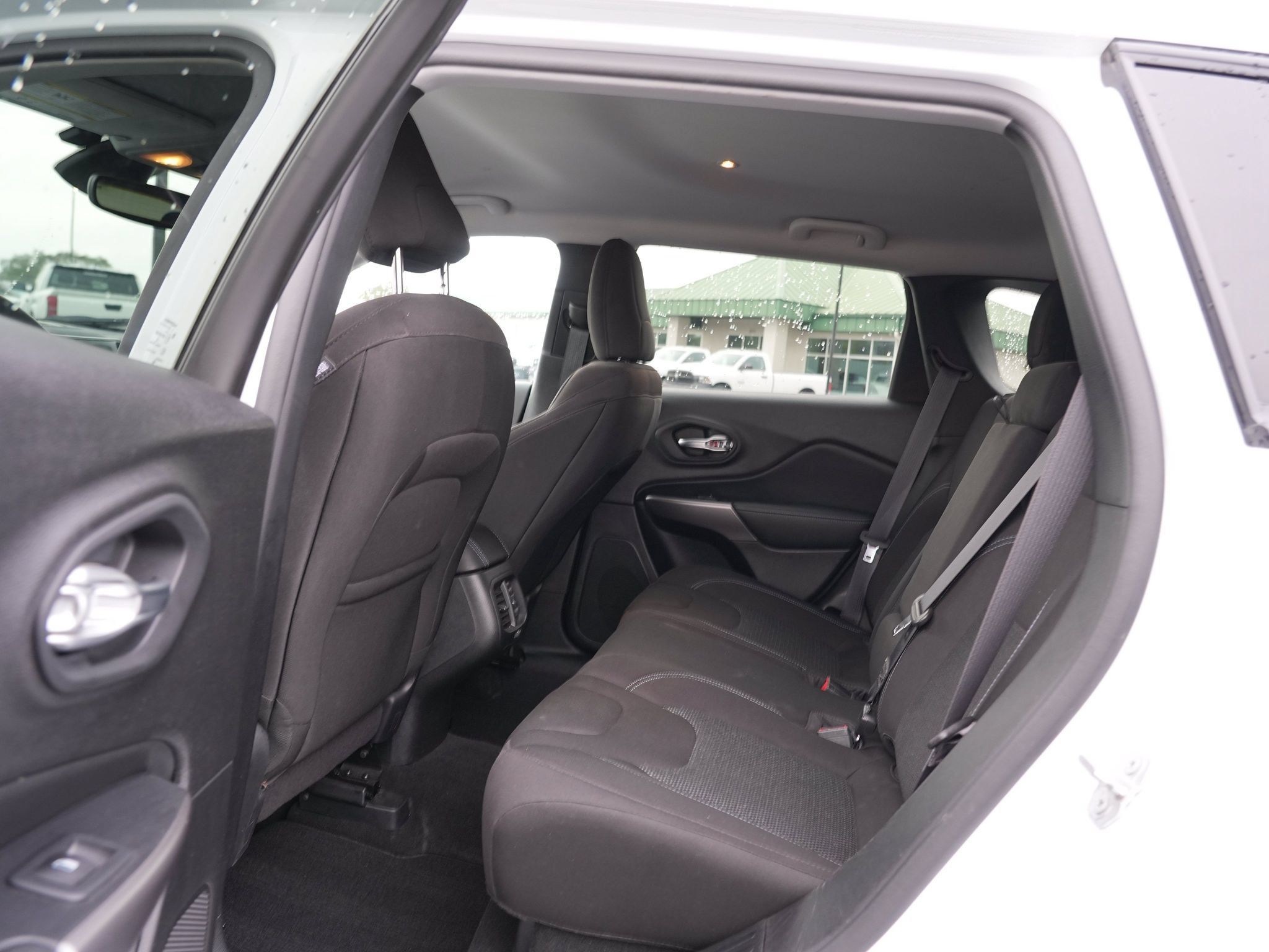 Used 2021 Jeep Cherokee Latitude AWD/4WD image 19