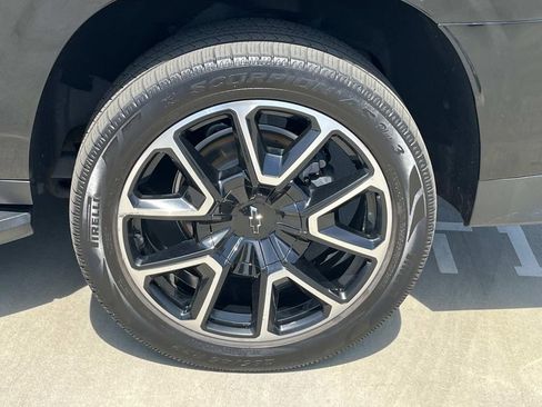 Used 2022 Chevrolet Suburban RST w/ Luxury Package image 11