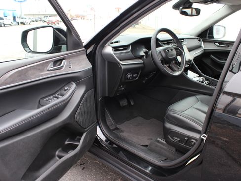 Used 2023 Jeep Grand Cherokee Limited image 22