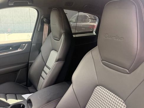 Certified 2026 Porsche Cayenne Turbo AWD/4WD image 4