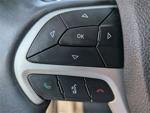 Used 2018 Jeep Cherokee Overland image 18