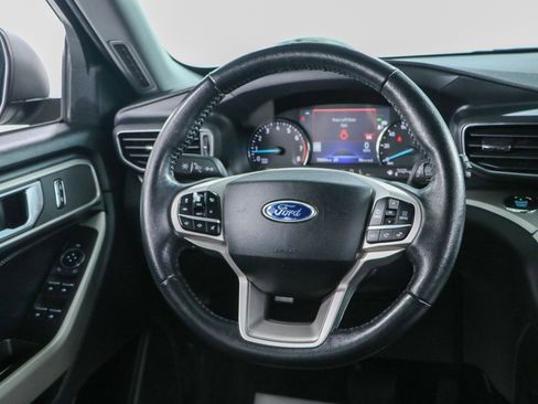 Used 2021 Ford Explorer XLT w/ Equipment Group 202A AWD/4WD image 12