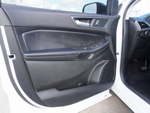 Certified 2024 Ford Edge SE w/ Black Appearance Package image 8