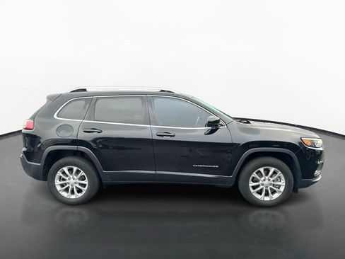 Used 2019 Jeep Cherokee Latitude w/ Cold Weather Group AWD/4WD image 2