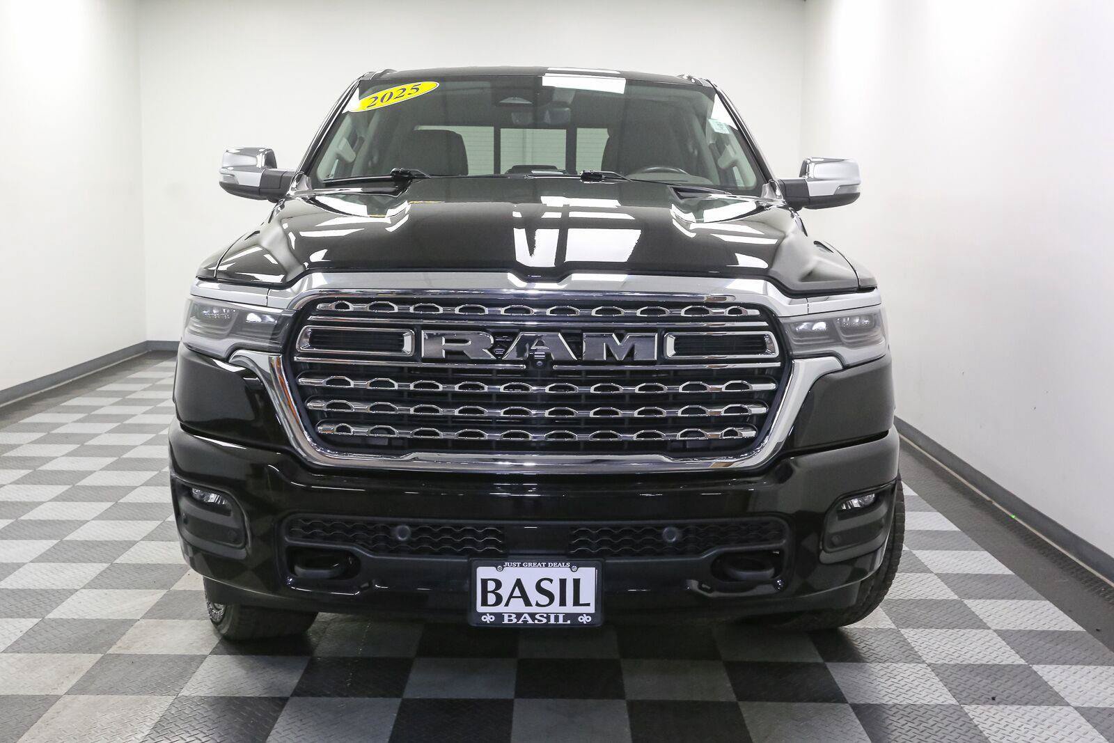 Used 2025 RAM 1500 Limited AWD/4WD image 3