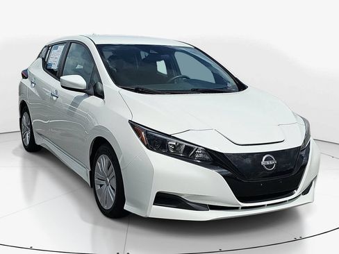 Used 2024 Nissan Leaf S FWD image 3