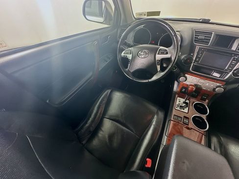 Used 2013 Toyota Highlander Limited image 9