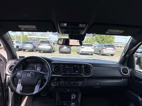 Certified 2022 Toyota Tacoma TRD Off-Road image 15