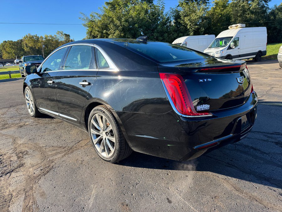 Used 2018 Cadillac XTS FWD image 3