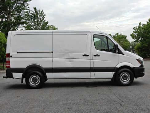 Used 2018 Mercedes-Benz Sprinter 2500 image 2