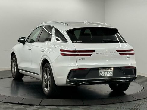 Used 2026 Genesis GV70 2.5T Select image 10
