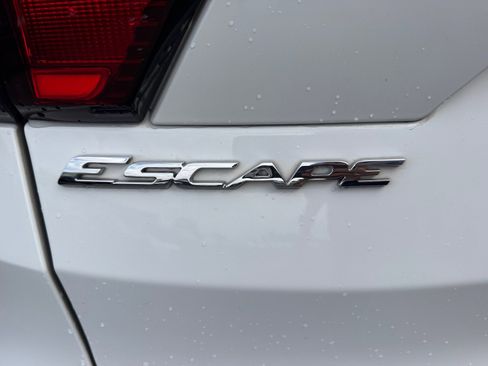 Used 2019 Ford Escape SE image 24
