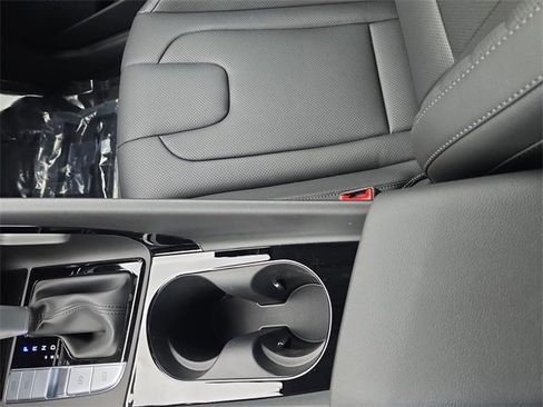 New 2025 Hyundai Elantra Limited image 21