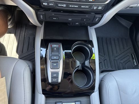 Used 2017 Honda Pilot Touring image 19