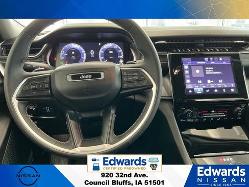 Used 2024 Jeep Grand Cherokee Laredo X AWD/4WD image 17