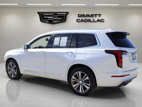 Used 2022 Cadillac XT6 Premium Luxury image 3