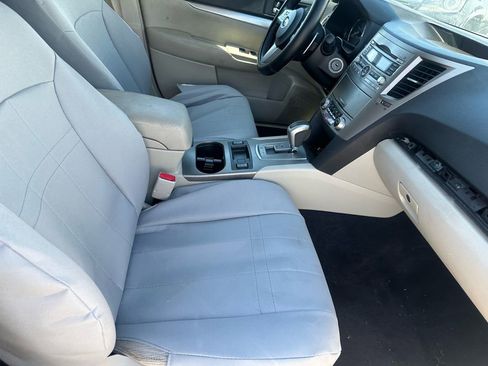 Used 2010 Subaru Outback 2.5i Premium AWD/4WD image 13
