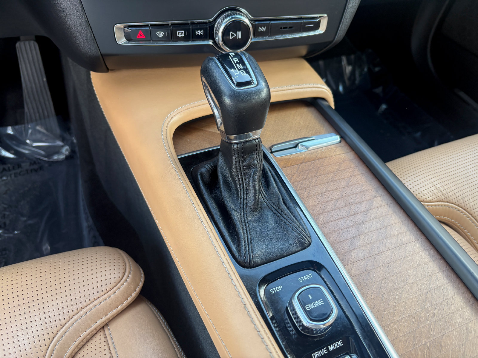 Used 2017 Volvo S90 T6 Inscription w/ Vision Package AWD/4WD image 27