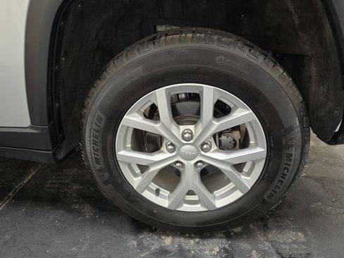 Used 2023 Jeep Grand Cherokee Limited AWD/4WD image 12