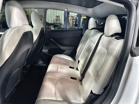 Used 2023 Tesla Model Y Performance image 25