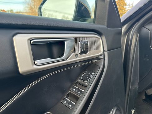 Used 2020 Ford Explorer ST image 19