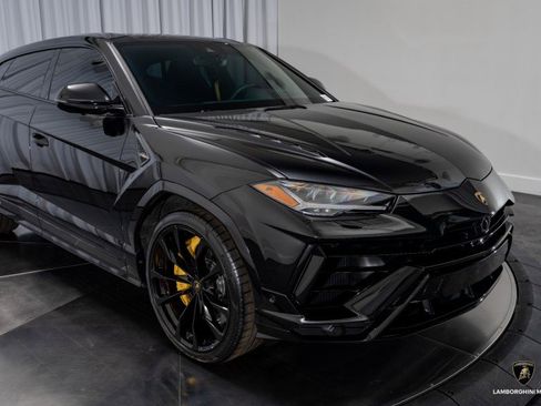 Used 2024 Lamborghini Urus S image 2