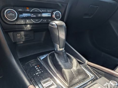 Used 2017 MAZDA MAZDA3 Touring FWD image 22