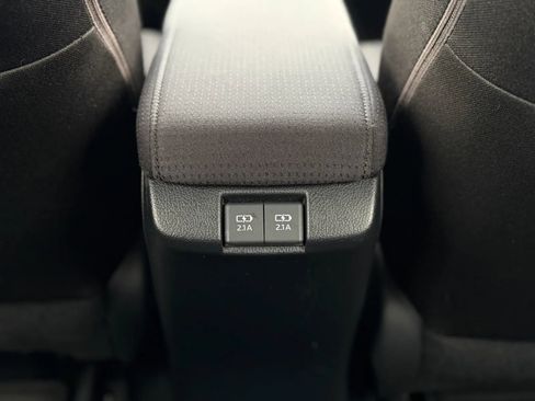 Used 2021 Toyota Prius LE image 32