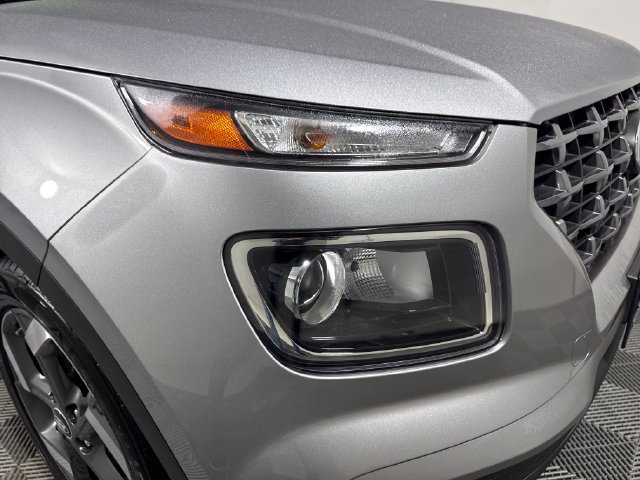 Used 2024 Hyundai Venue SEL FWD image 12