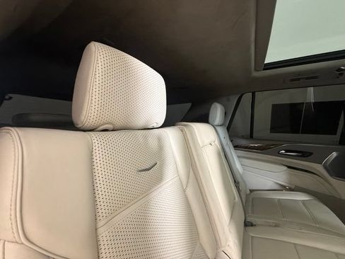 Used 2021 Cadillac Escalade Premium Luxury Platinum AWD/4WD image 32