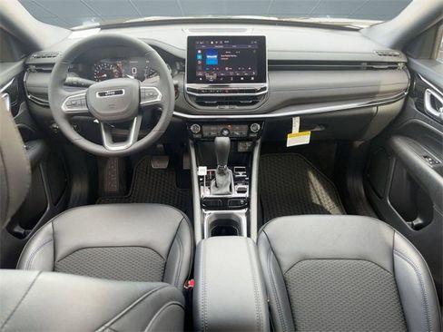 New 2026 Jeep Compass Latitude image 14