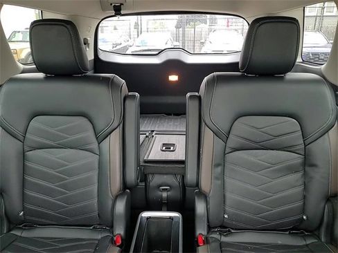 Used 2024 Nissan Pathfinder Platinum image 21