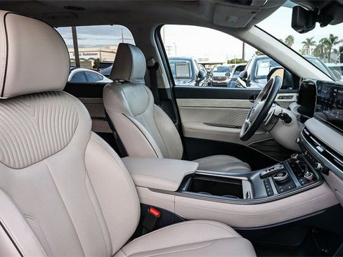 Used 2023 Hyundai Palisade Calligraphy image 18
