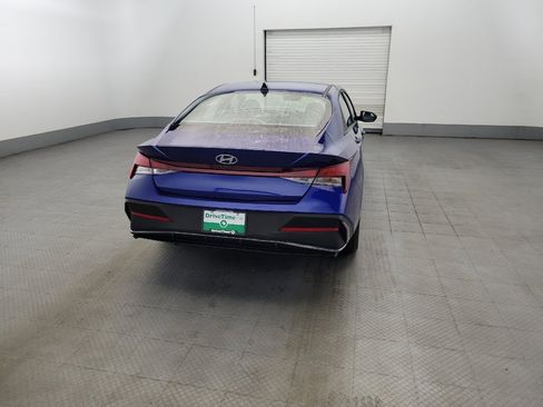 Used 2025 Hyundai Elantra SE w/ Cargo Package FWD image 7