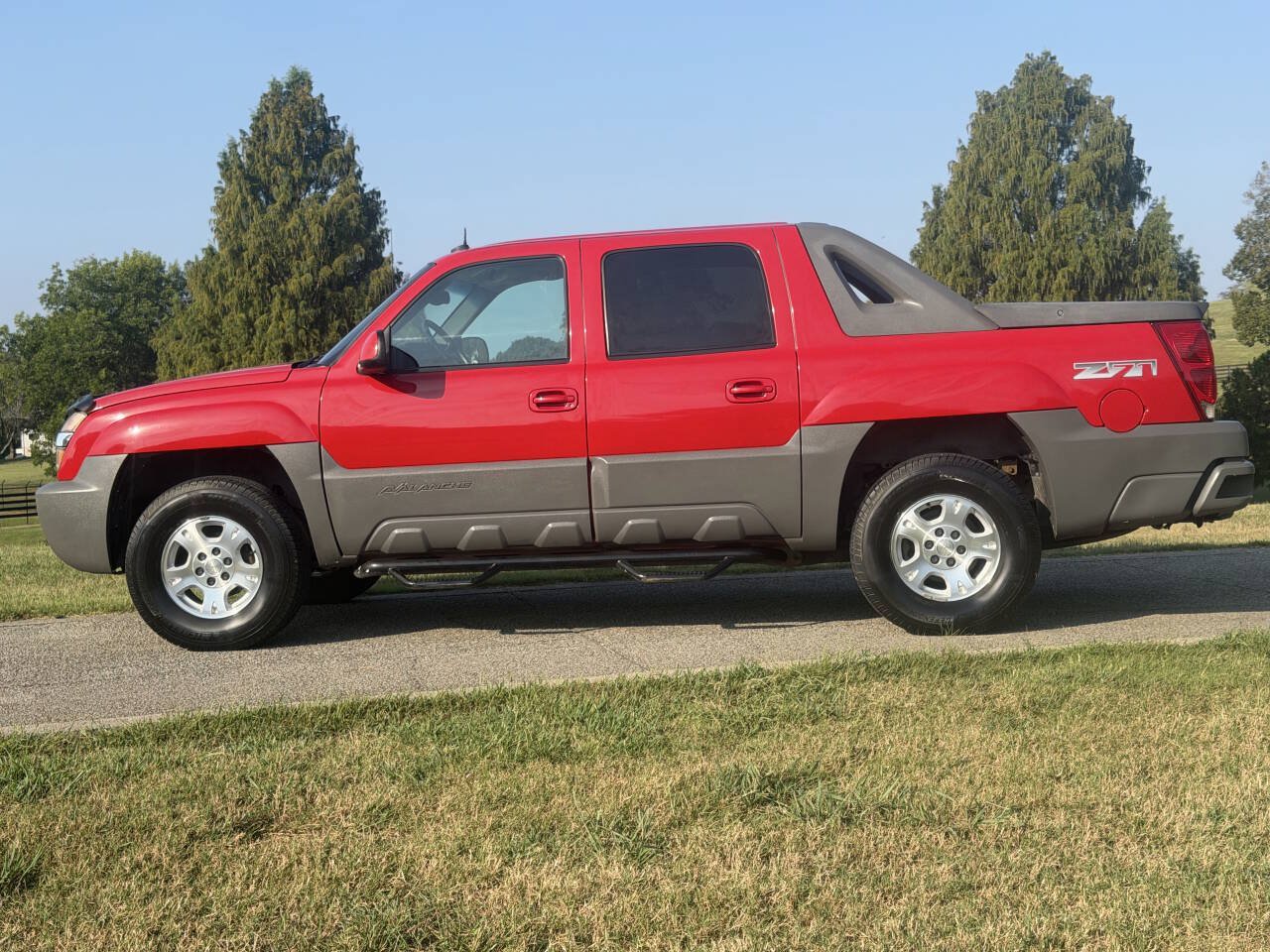 Used 2002 Chevrolet Avalanche 4x4 w/ Off-Road Suspension Pkg image 5