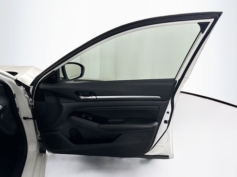 Used 2022 Nissan Altima 2.5 SV w/ SV Premium Package image 29