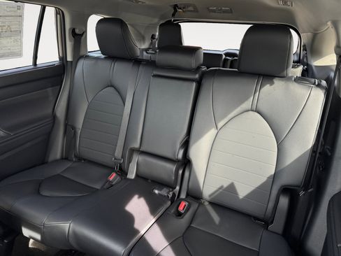 New 2026 Toyota Highlander XLE AWD/4WD image 16