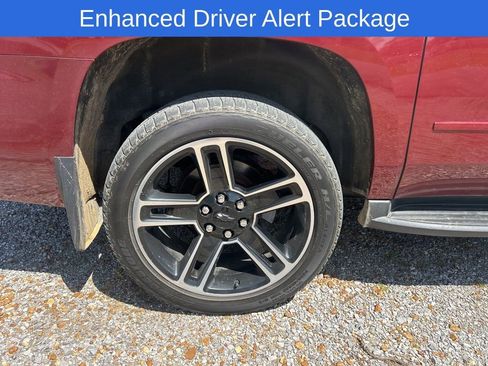 Used 2017 Chevrolet Suburban LT image 4